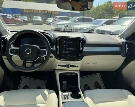 Сірий Вольво XC40, об'ємом двигуна 2 л та пробігом 107 тис. км за 21900 $, фото 17 на Automoto.ua
