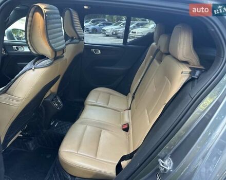 Серый Вольво XC40, объемом двигателя 1.97 л и пробегом 66 тыс. км за 32000 $, фото 3 на Automoto.ua