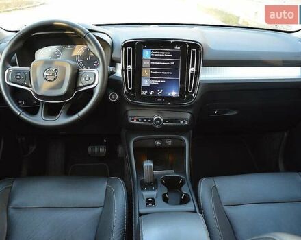 Сірий Вольво XC40, об'ємом двигуна 1.97 л та пробігом 101 тис. км за 24100 $, фото 33 на Automoto.ua