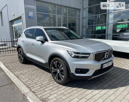 Сірий Вольво XC40, об'ємом двигуна 1.97 л та пробігом 53 тис. км за 30900 $, фото 2 на Automoto.ua