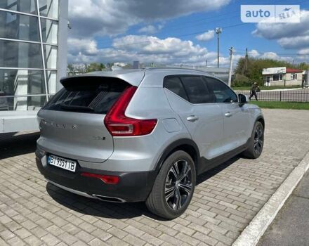 Сірий Вольво XC40, об'ємом двигуна 1.97 л та пробігом 53 тис. км за 30900 $, фото 6 на Automoto.ua