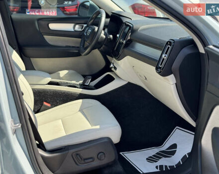 Сірий Вольво XC40, об'ємом двигуна 2 л та пробігом 107 тис. км за 21900 $, фото 18 на Automoto.ua