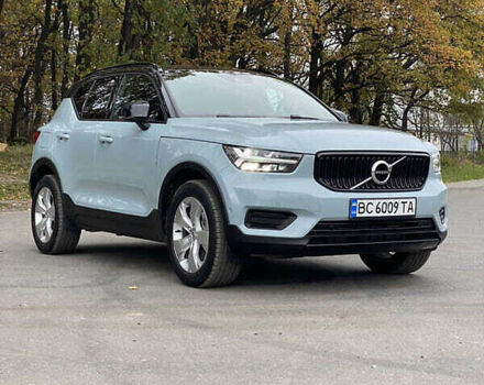 Сірий Вольво XC40, об'ємом двигуна 1.97 л та пробігом 38 тис. км за 23000 $, фото 1 на Automoto.ua