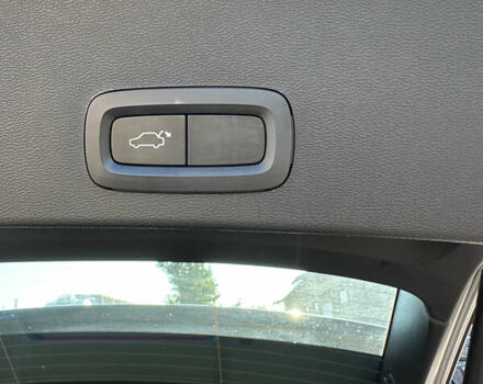 Серый Вольво XC40, объемом двигателя 2 л и пробегом 89 тыс. км за 27500 $, фото 4 на Automoto.ua