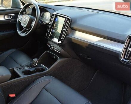 Сірий Вольво XC40, об'ємом двигуна 1.97 л та пробігом 101 тис. км за 24100 $, фото 32 на Automoto.ua