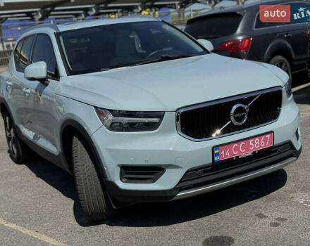 Сірий Вольво XC40, об'ємом двигуна 2 л та пробігом 107 тис. км за 21900 $, фото 8 на Automoto.ua