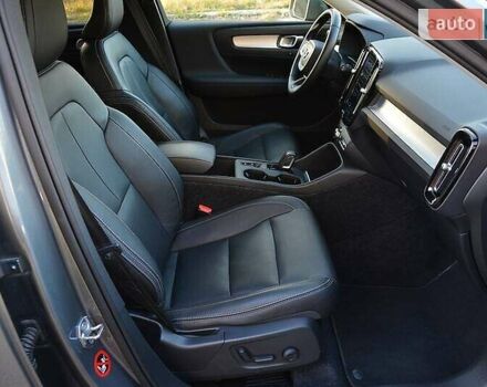 Сірий Вольво XC40, об'ємом двигуна 1.97 л та пробігом 101 тис. км за 24100 $, фото 29 на Automoto.ua