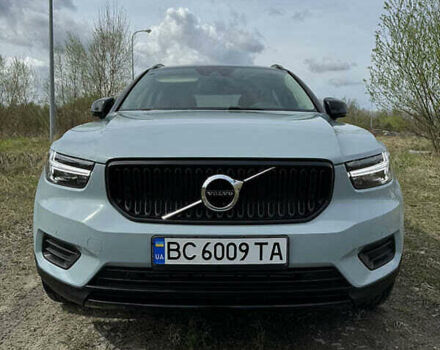 Сірий Вольво XC40, об'ємом двигуна 1.97 л та пробігом 38 тис. км за 23000 $, фото 8 на Automoto.ua