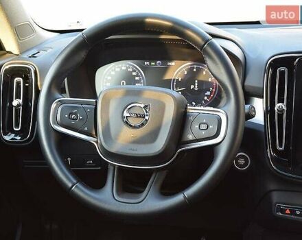 Сірий Вольво XC40, об'ємом двигуна 1.97 л та пробігом 101 тис. км за 24100 $, фото 35 на Automoto.ua
