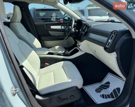 Сірий Вольво XC40, об'ємом двигуна 2 л та пробігом 107 тис. км за 21900 $, фото 23 на Automoto.ua