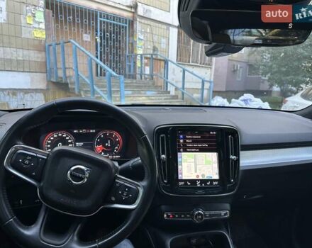 Серый Вольво XC40, объемом двигателя 1.97 л и пробегом 66 тыс. км за 32000 $, фото 5 на Automoto.ua