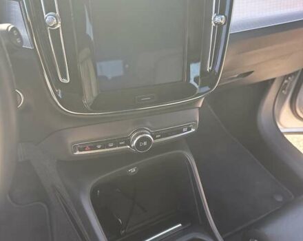 Сірий Вольво XC40, об'ємом двигуна 1.97 л та пробігом 88 тис. км за 30000 $, фото 13 на Automoto.ua