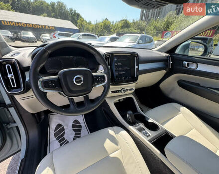 Сірий Вольво XC40, об'ємом двигуна 2 л та пробігом 107 тис. км за 21900 $, фото 22 на Automoto.ua