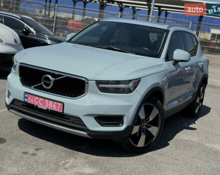 Сірий Вольво XC40, об'ємом двигуна 2 л та пробігом 107 тис. км за 21900 $, фото 4 на Automoto.ua