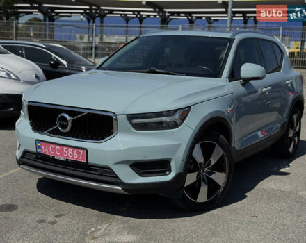 Сірий Вольво XC40, об'ємом двигуна 2 л та пробігом 107 тис. км за 21900 $, фото 3 на Automoto.ua