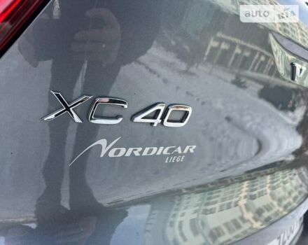 Сірий Вольво XC40, об'ємом двигуна 1.97 л та пробігом 241 тис. км за 24200 $, фото 36 на Automoto.ua