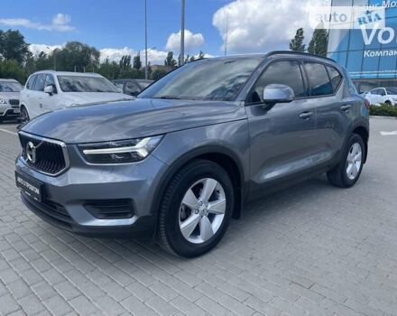 Сірий Вольво XC40, об'ємом двигуна 1.97 л та пробігом 94 тис. км за 29900 $, фото 2 на Automoto.ua