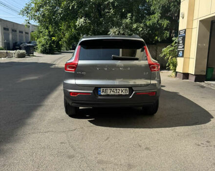 Серый Вольво XC40, объемом двигателя 2 л и пробегом 46 тыс. км за 31500 $, фото 2 на Automoto.ua