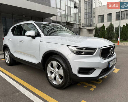 Серый Вольво XC40, объемом двигателя 1.48 л и пробегом 50 тыс. км за 33500 $, фото 2 на Automoto.ua