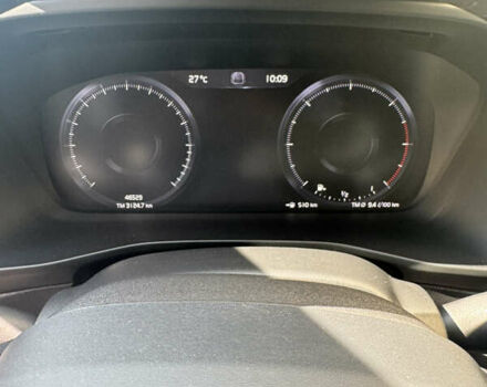 Серый Вольво XC40, объемом двигателя 2 л и пробегом 46 тыс. км за 31500 $, фото 5 на Automoto.ua
