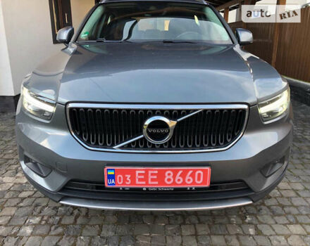 Серый Вольво XC40, объемом двигателя 2 л и пробегом 220 тыс. км за 25000 $, фото 1 на Automoto.ua