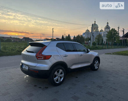 Серый Вольво XC40, объемом двигателя 2 л и пробегом 108 тыс. км за 26200 $, фото 2 на Automoto.ua