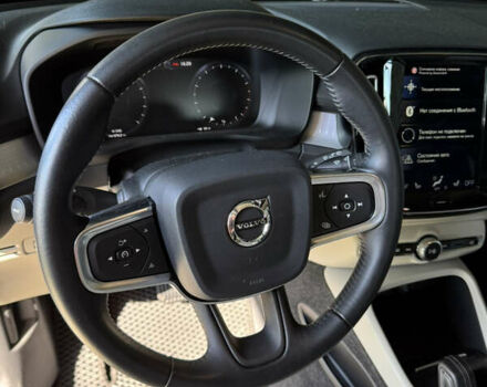 Сірий Вольво XC40, об'ємом двигуна 2 л та пробігом 65 тис. км за 20500 $, фото 8 на Automoto.ua
