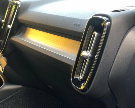 Серый Вольво XC40, объемом двигателя 2 л и пробегом 34 тыс. км за 29900 $, фото 68 на Automoto.ua