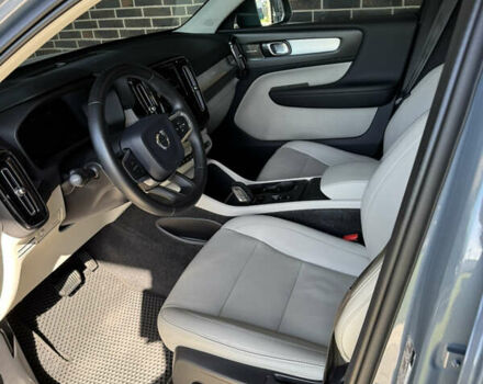 Сірий Вольво XC40, об'ємом двигуна 2 л та пробігом 65 тис. км за 20500 $, фото 9 на Automoto.ua