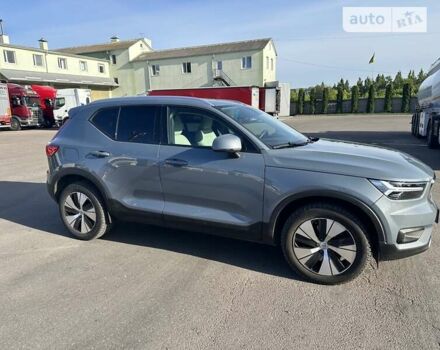 Серый Вольво XC40, объемом двигателя 1.97 л и пробегом 26 тыс. км за 27200 $, фото 3 на Automoto.ua