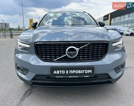 Серый Вольво XC40, объемом двигателя 1.97 л и пробегом 60 тыс. км за 38000 $, фото 2 на Automoto.ua