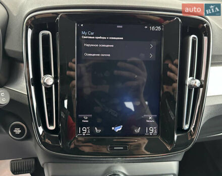 Серый Вольво XC40, объемом двигателя 1.97 л и пробегом 194 тыс. км за 24850 $, фото 28 на Automoto.ua