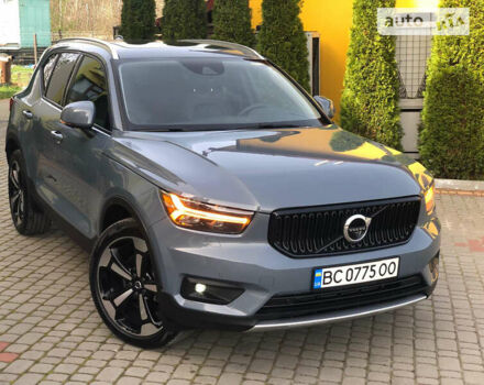 Серый Вольво XC40, объемом двигателя 2 л и пробегом 34 тыс. км за 29900 $, фото 2 на Automoto.ua