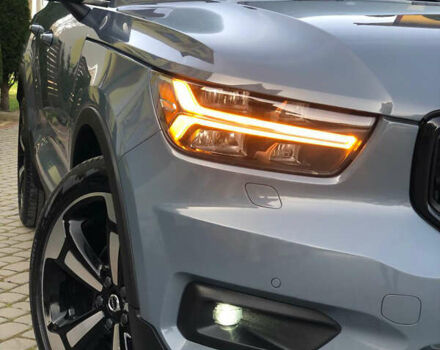 Серый Вольво XC40, объемом двигателя 2 л и пробегом 34 тыс. км за 29900 $, фото 3 на Automoto.ua