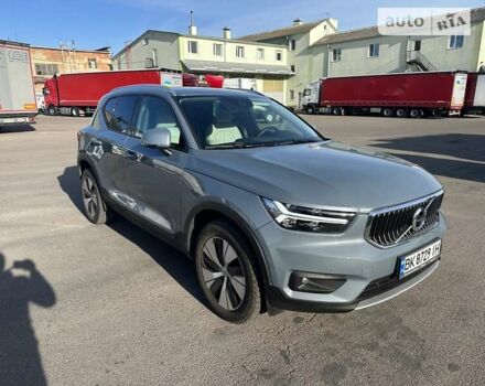 Сірий Вольво XC40, об'ємом двигуна 1.97 л та пробігом 26 тис. км за 27200 $, фото 2 на Automoto.ua