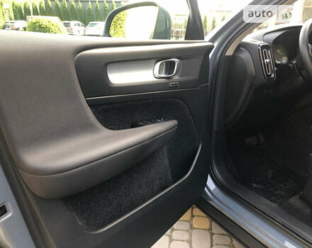 Серый Вольво XC40, объемом двигателя 2 л и пробегом 34 тыс. км за 29900 $, фото 83 на Automoto.ua