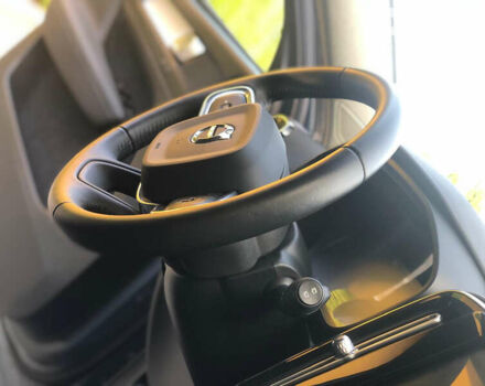 Серый Вольво XC40, объемом двигателя 2 л и пробегом 34 тыс. км за 32900 $, фото 75 на Automoto.ua