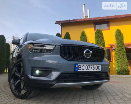 Серый Вольво XC40, объемом двигателя 2 л и пробегом 34 тыс. км за 29900 $, фото 4 на Automoto.ua