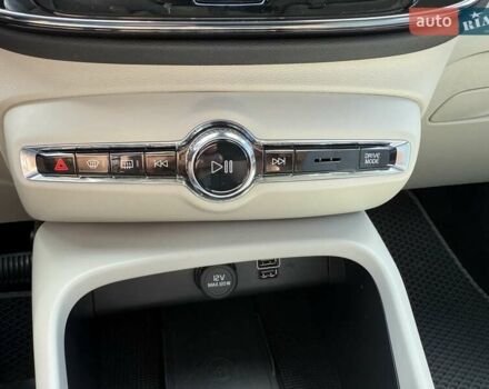 Серый Вольво XC40, объемом двигателя 1.97 л и пробегом 25 тыс. км за 35000 $, фото 40 на Automoto.ua