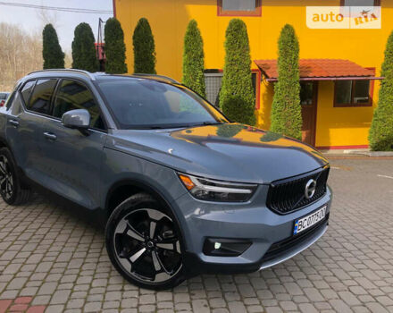 Серый Вольво XC40, объемом двигателя 2 л и пробегом 34 тыс. км за 29900 $, фото 1 на Automoto.ua