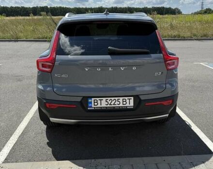 Серый Вольво XC40, объемом двигателя 1.97 л и пробегом 25 тыс. км за 35000 $, фото 3 на Automoto.ua