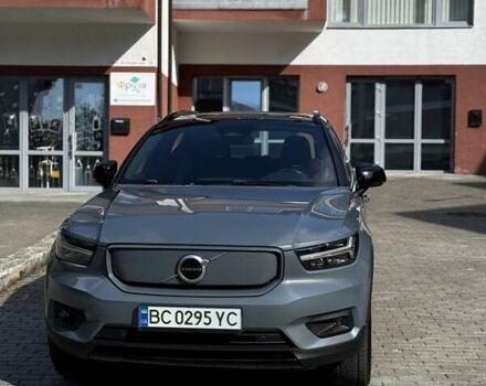 Серый Вольво XC40, объемом двигателя 0 л и пробегом 58 тыс. км за 26500 $, фото 2 на Automoto.ua