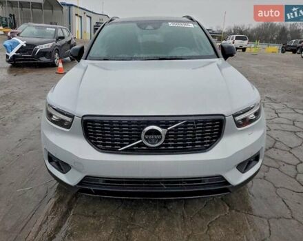 Сірий Вольво XC40, об'ємом двигуна 2 л та пробігом 65 тис. км за 7000 $, фото 5 на Automoto.ua