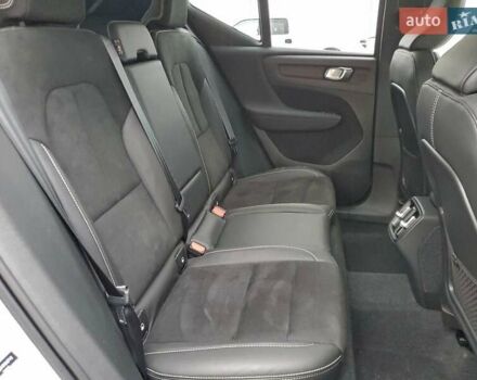 Сірий Вольво XC40, об'ємом двигуна 2 л та пробігом 65 тис. км за 7000 $, фото 10 на Automoto.ua