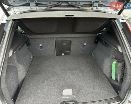 Серый Вольво XC40, объемом двигателя 0 л и пробегом 70 тыс. км за 33900 $, фото 7 на Automoto.ua