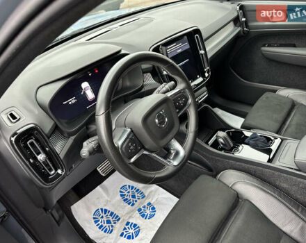 Серый Вольво XC40, объемом двигателя 0 л и пробегом 70 тыс. км за 33900 $, фото 5 на Automoto.ua