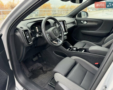 Серый Вольво XC40, объемом двигателя 0 л и пробегом 9 тыс. км за 31500 $, фото 10 на Automoto.ua