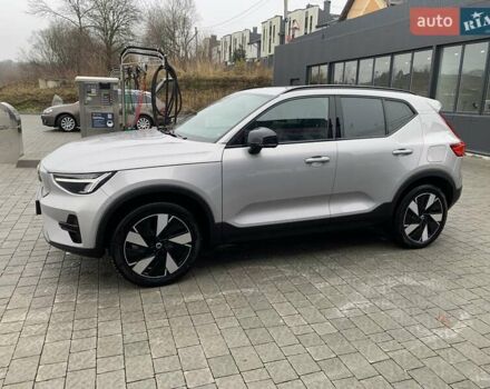 Серый Вольво XC40, объемом двигателя 0 л и пробегом 30 тыс. км за 32300 $, фото 2 на Automoto.ua