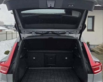 Сірий Вольво XC40, об'ємом двигуна 1.97 л та пробігом 2 тис. км за 34900 $, фото 8 на Automoto.ua