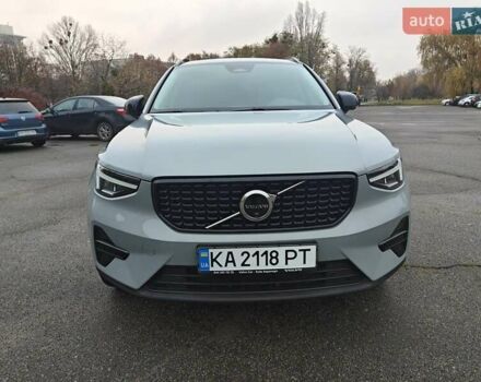 Серый Вольво XC40, объемом двигателя 1.97 л и пробегом 8 тыс. км за 46700 $, фото 2 на Automoto.ua